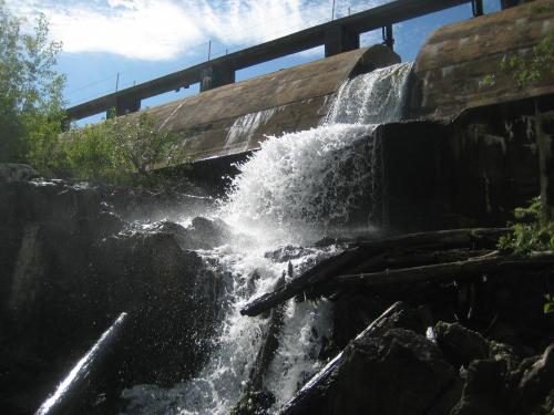 Looking up at the overflow of the dam