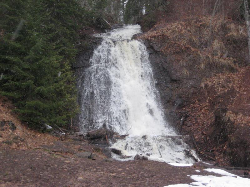 Last glance back at the waterfall