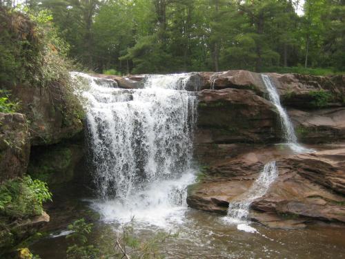 Different view of O Kun de Kun Falls