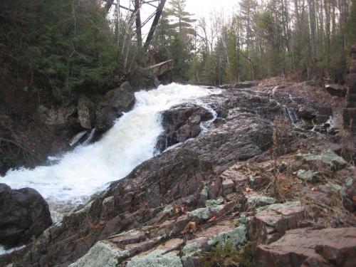 Gushing upper drop
