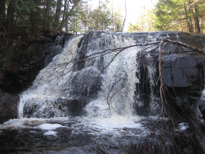 Top plume of the lower falls