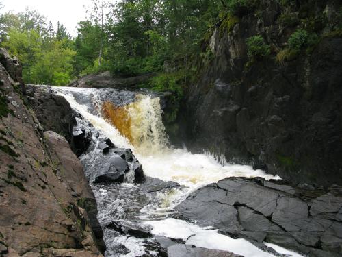 The main drop, hiding behind a rocky bump